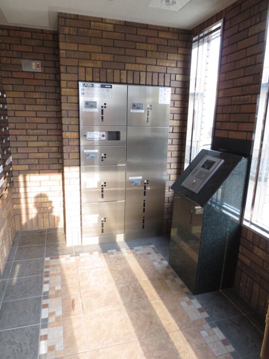 物件外観写真5　(エントランス部分)