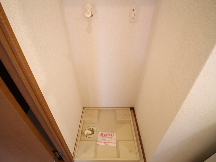物件内観写真12　(洗濯機置場)