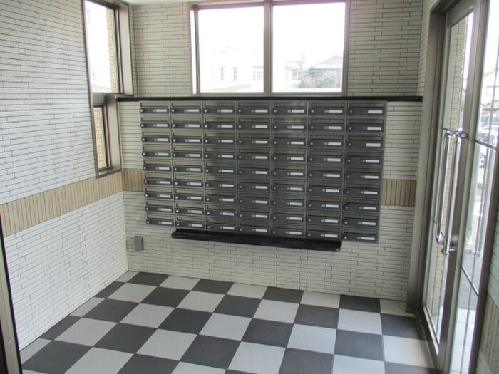 物件外観写真5　(エントランス部分)