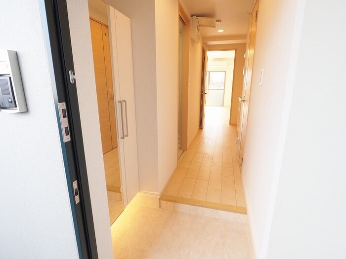 物件内観写真11　(玄関)