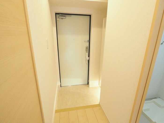 物件内観写真12　(玄関)