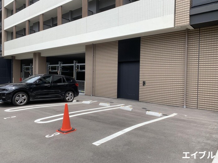 物件外観写真3　(駐車場)