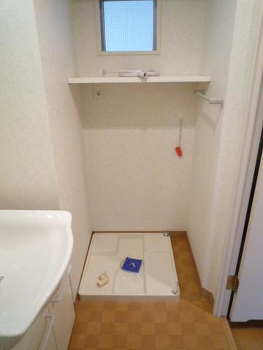 物件内観写真11　(洗濯機置場)