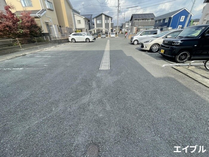 物件外観写真2　(駐車場)