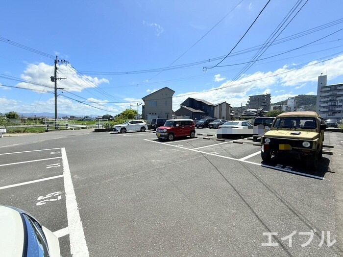 物件外観写真3　(駐車場)