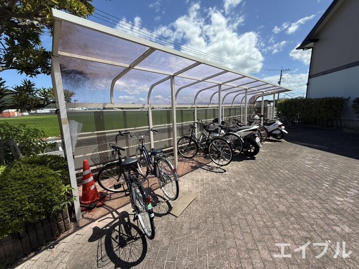 物件外観写真4　(駐輪場)