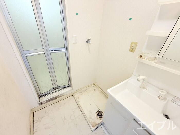 物件内観写真11　(洗濯機置場)