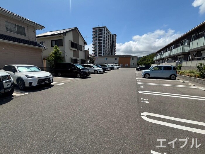 物件外観写真2　(駐車場)