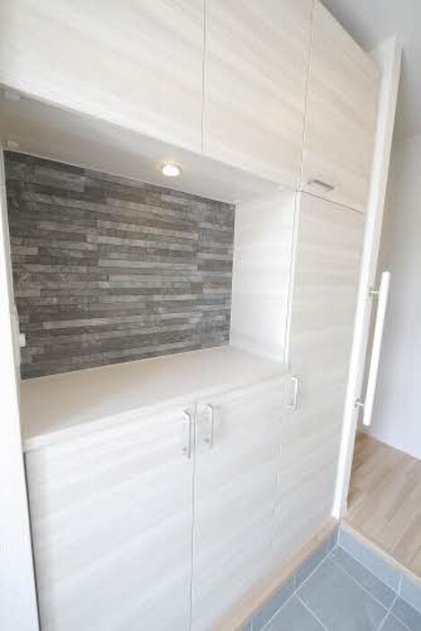 物件内観写真7　(玄関)