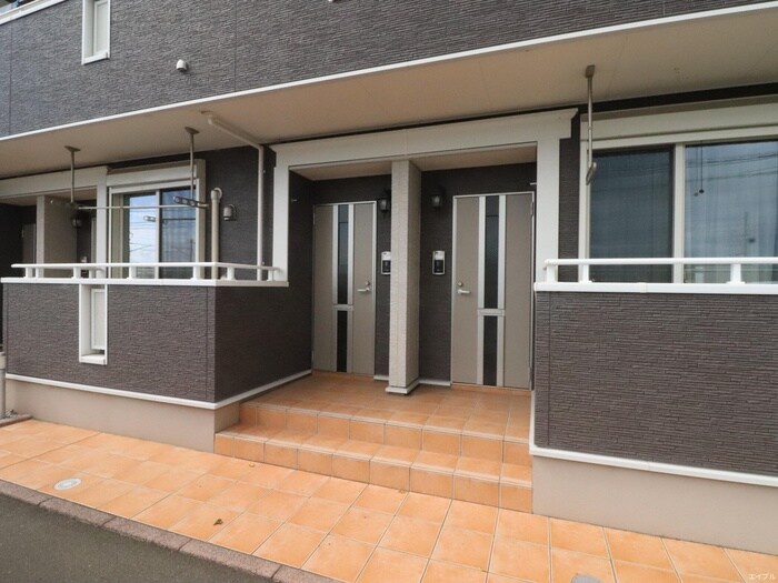 物件外観写真3　(エントランス部分)