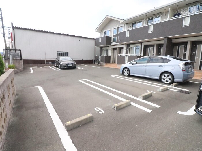 物件外観写真4　(駐車場)