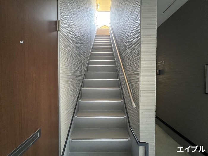 物件外観写真6　(エントランス部分)