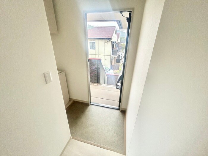 物件内観写真10　(玄関)