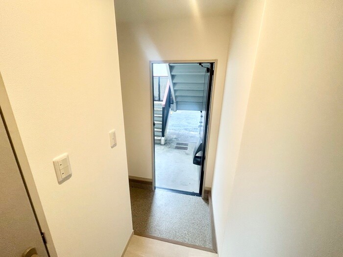 物件内観写真10　(玄関)