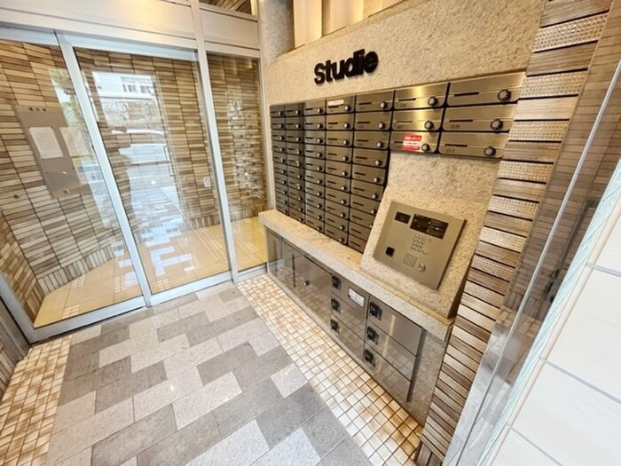 物件外観写真2　(エントランス部分)