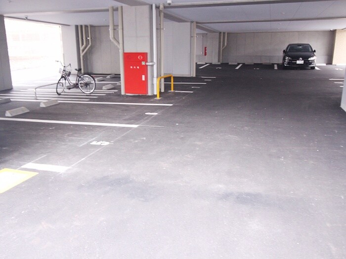 物件外観写真4　(駐車場)