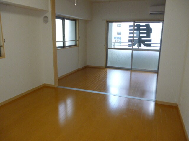 物件内観写真8　(室内からの展望)