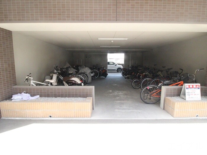 物件外観写真3　(駐輪場)