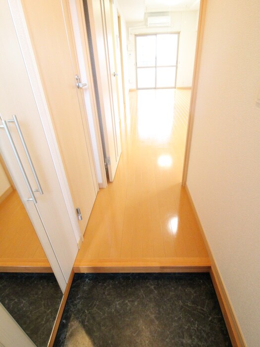 物件内観写真12　(玄関)