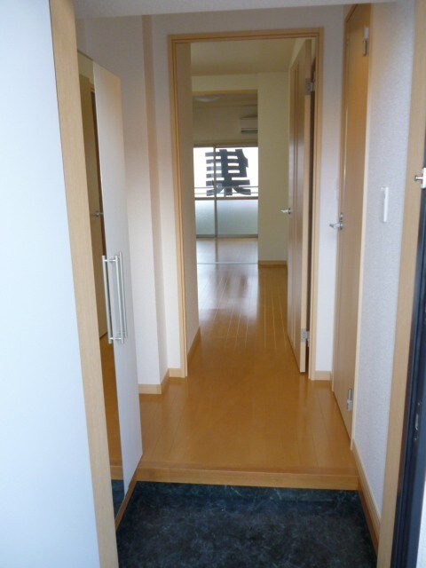 物件内観写真16　(玄関)