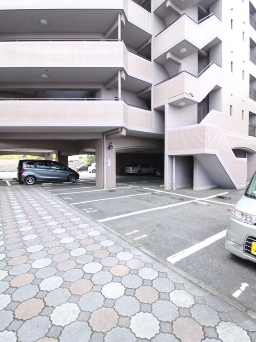 物件外観写真3　(駐車場)