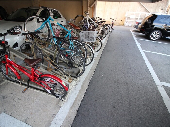 物件外観写真5　(駐輪場)