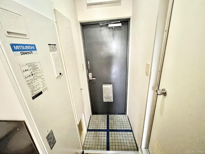 物件内観写真11　(玄関)