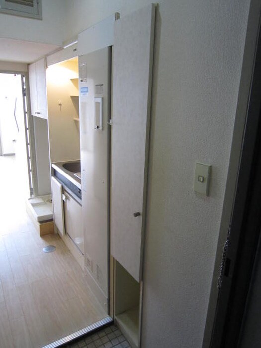 物件内観写真13　(玄関)