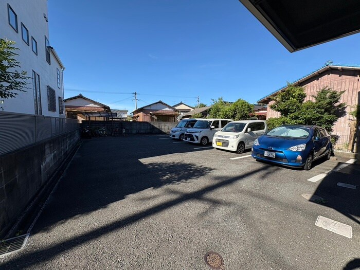 物件外観写真4　(駐車場)