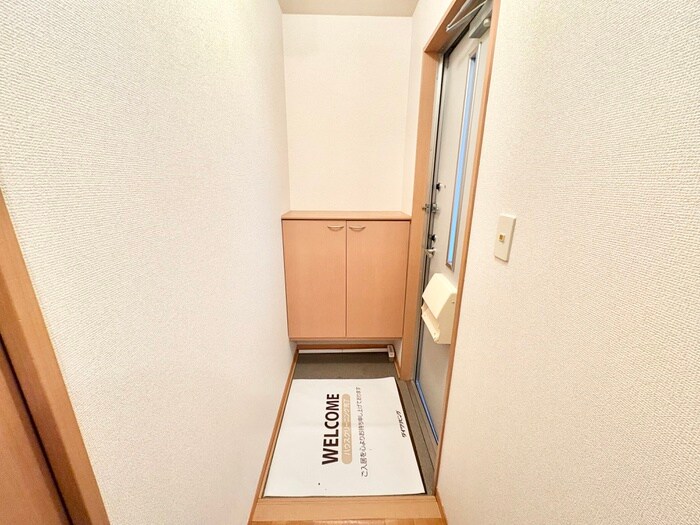 物件内観写真13　(玄関)