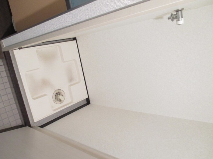 物件内観写真10　(洗濯機置場)