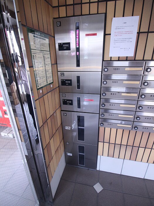 物件外観写真4　(エントランス部分)