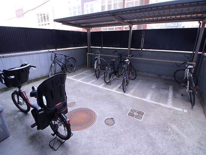 物件外観写真5　(駐輪場)