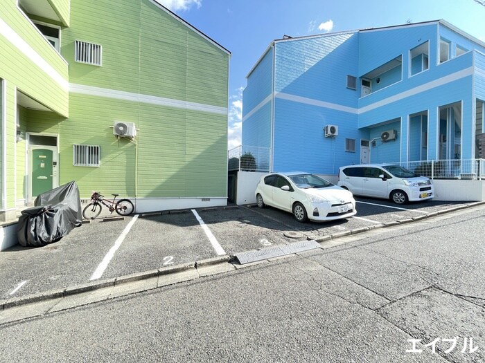 物件外観写真3　(駐車場)