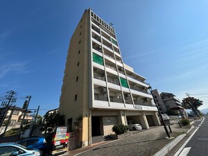 Large外観写真