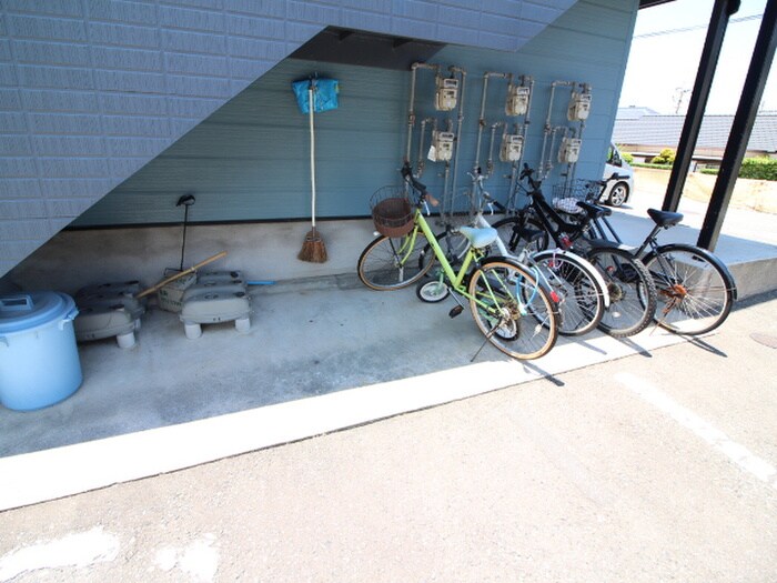 物件外観写真6　(駐輪場)