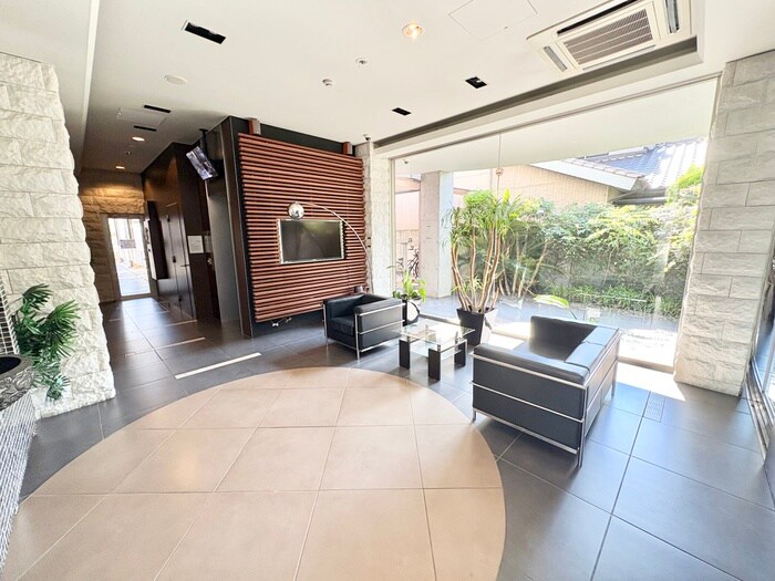 物件外観写真2　(エントランス部分)