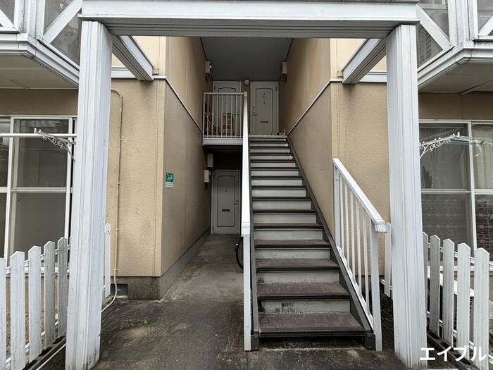 物件外観写真4　(エントランス部分)