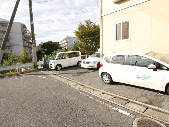 物件外観写真6　(駐車場)