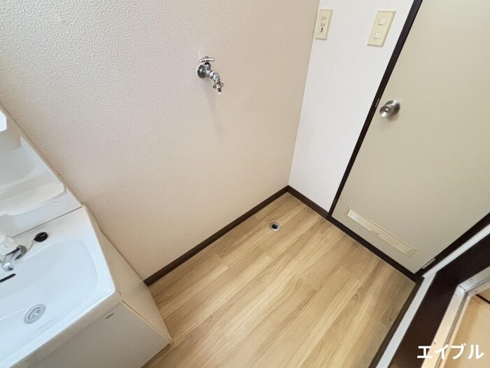 物件内観写真16　(洗濯機置場)