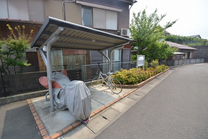 物件外観写真2　(駐輪場)