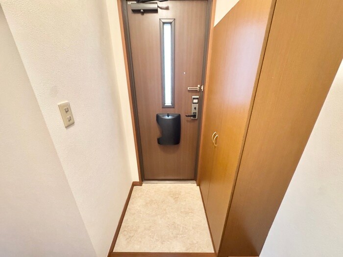 物件内観写真11　(玄関)