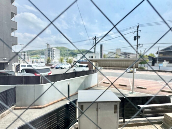 物件内観写真13　(室内からの展望)