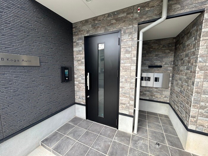 物件外観写真4　(エントランス部分)