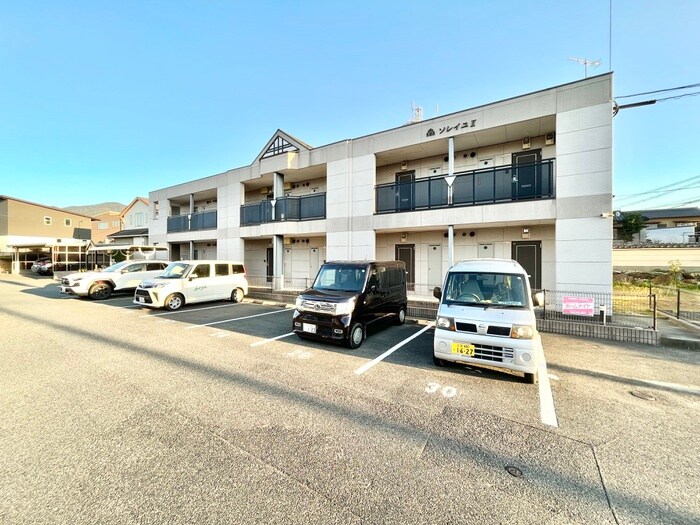 物件外観写真2　(駐車場)