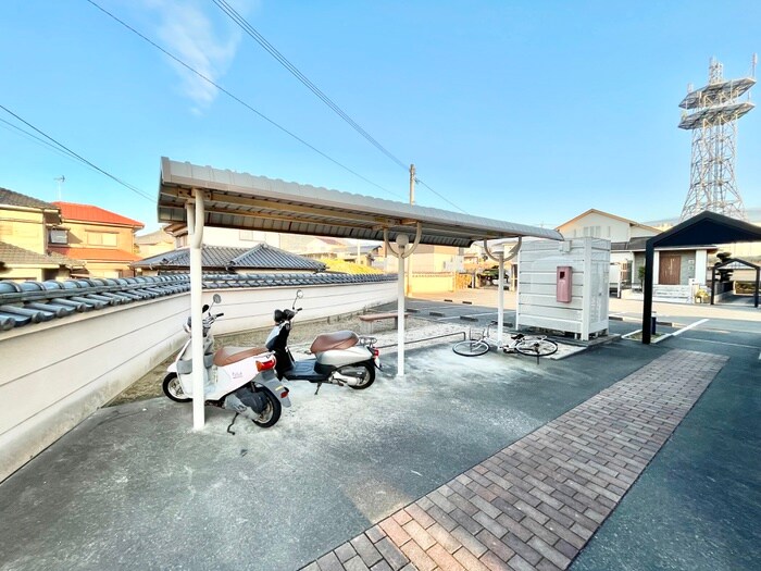 物件外観写真3　(駐輪場)