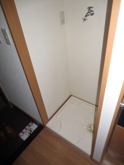 物件内観写真9　(洗濯機置場)