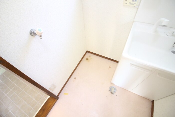 物件内観写真13　(洗濯機置場)