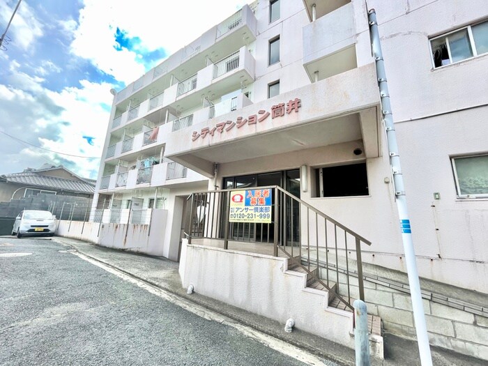 物件外観写真2　(エントランス部分)