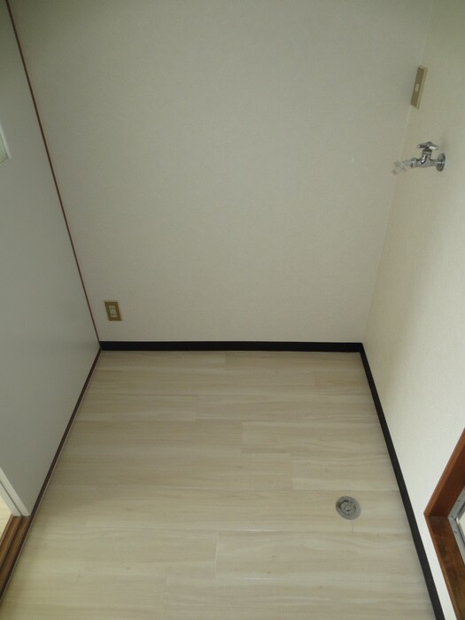 物件内観写真13　(洗濯機置場)